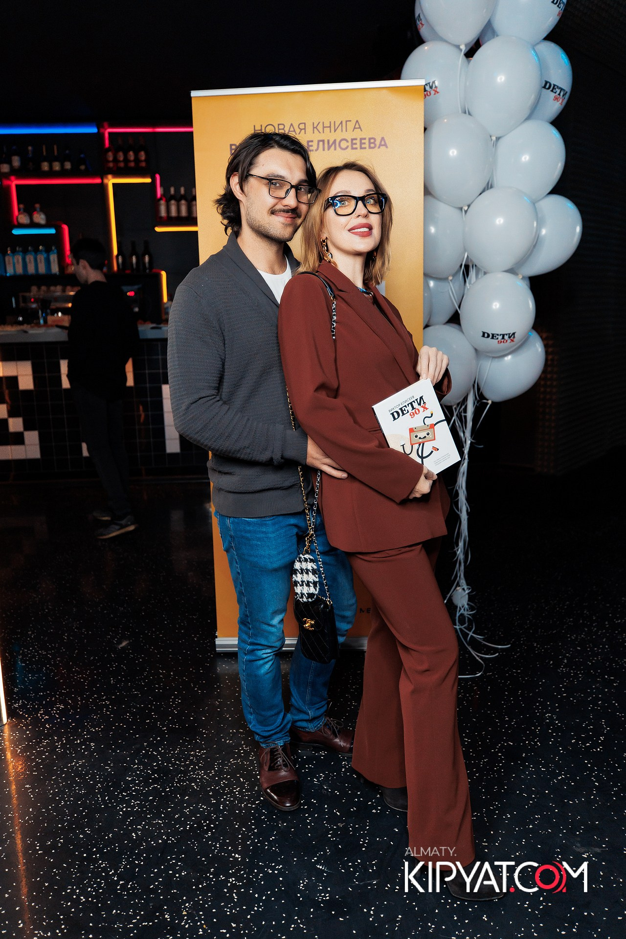 ПРЕЗЕНТАЦИЯ КНИГИ ВИКТОРА ЕЛИСЕЕВА. КИПЯТКОМ АЛМАТЫ!