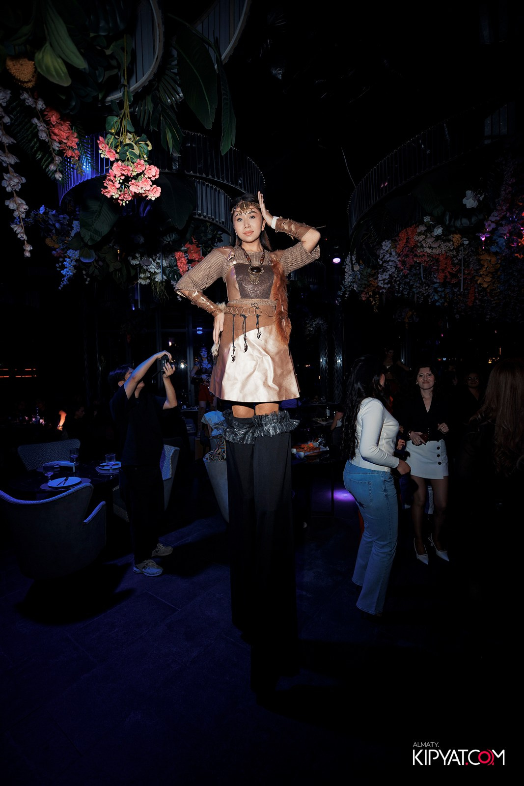 FRIENDS BAR & TERRACE. КИПЯТКОМ АЛМАТЫ!