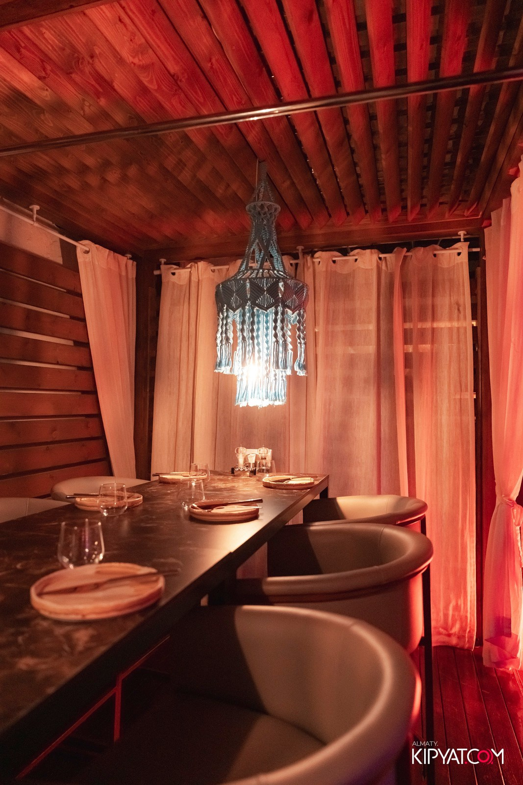 EDEN POOL & BAR. КИПЯТКОМ АЛМАТЫ!