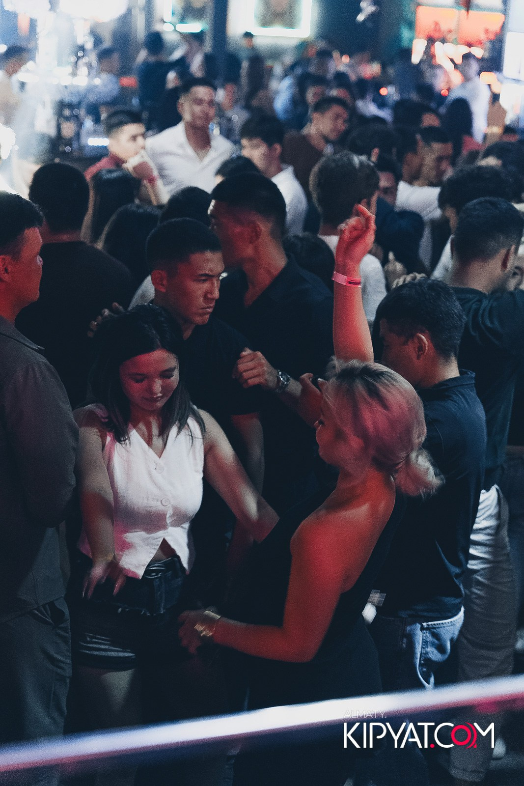 UYAT EMES BAR. КИПЯТКОМ АЛМАТЫ!