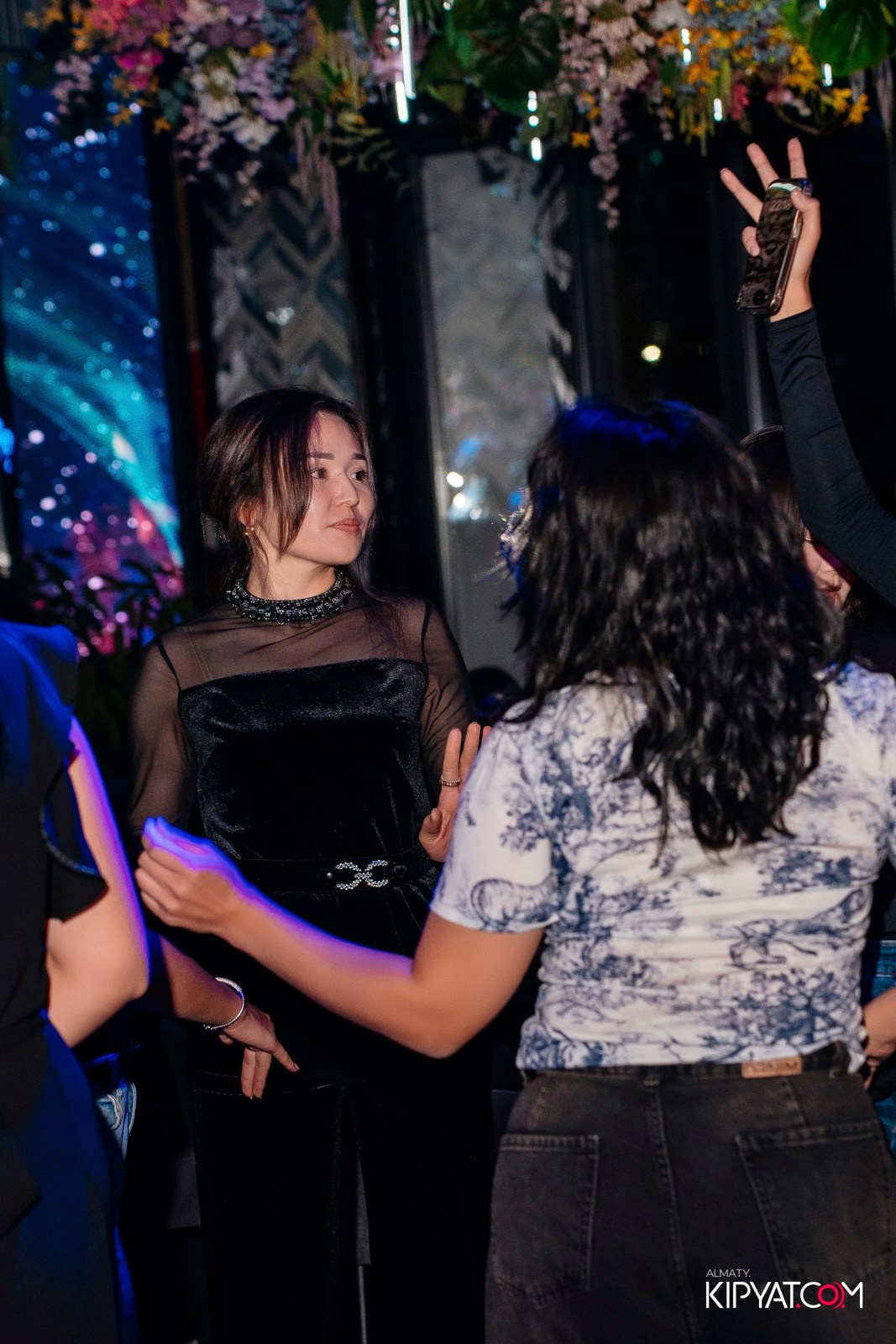 FRIENDS BAR & TERRACE. КИПЯТКОМ АЛМАТЫ!