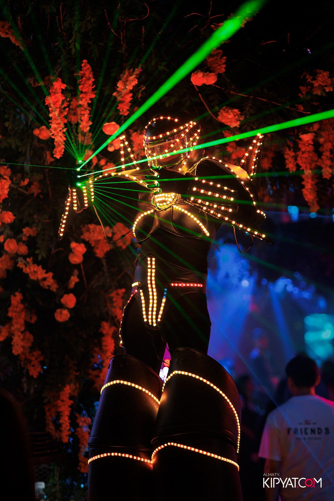 FRIENDS BAR & TERRACE. КИПЯТКОМ АЛМАТЫ!