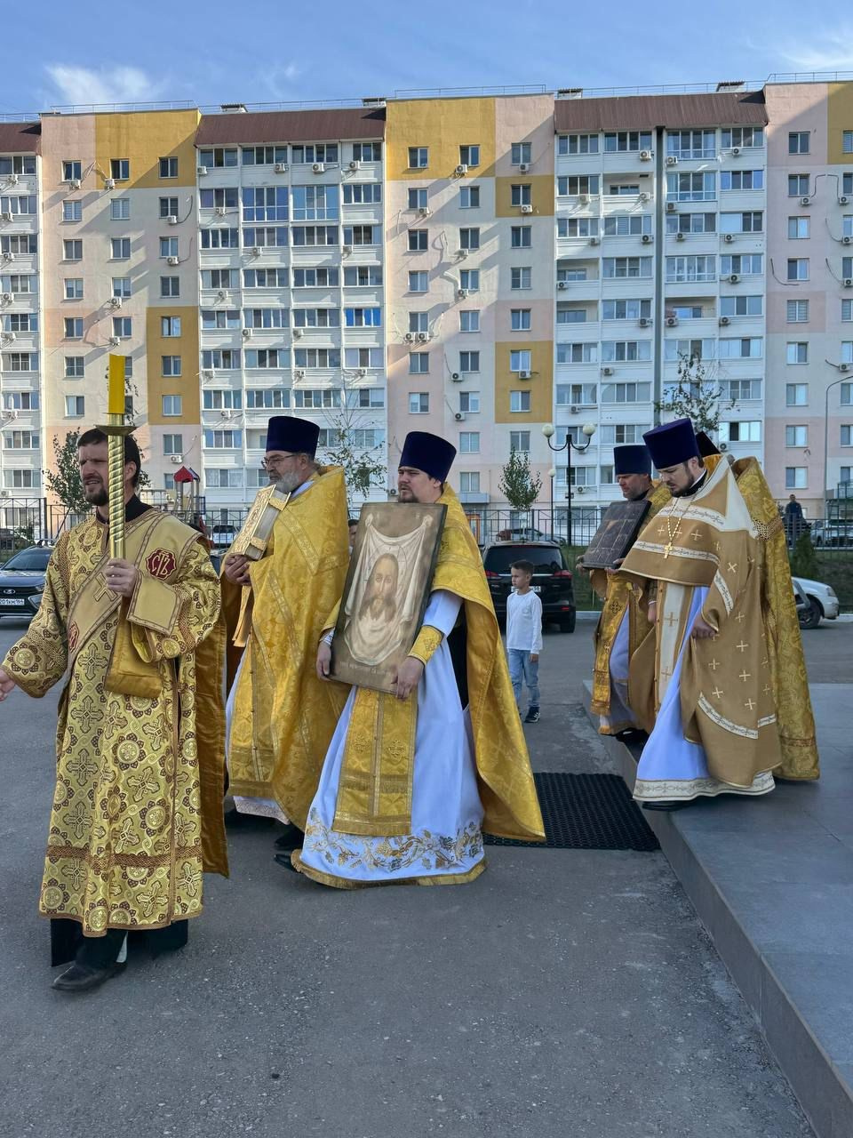 Богослужение в храме Нерукотворного образа Спасителя в Престольный праздник. Саратовское Северо-Западное благочиние