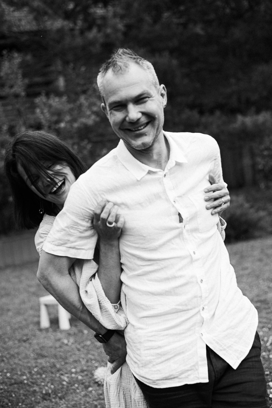 Коля, Ксюша, Саша, Андрей, Кира и бабушки | на даче