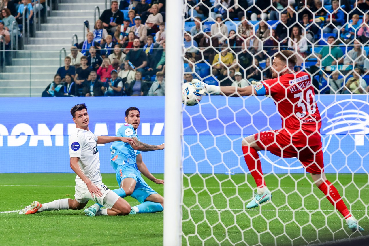 Матч 7-го тура МИР Российской Премьер-Лиги ФК Зенит- ФК Пари (Нижний Новгород). Спортивный кадр- сообщество спортивных фотографов РФ