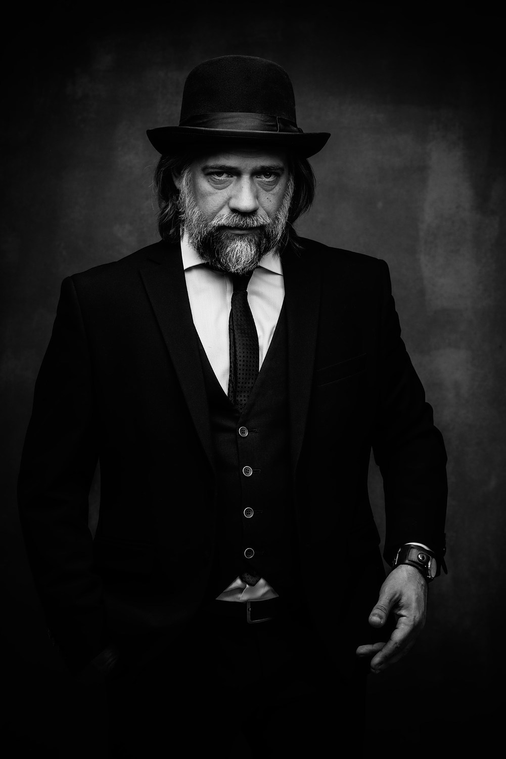 U-ray: Художественный чёрно-белый портрет. U-ray