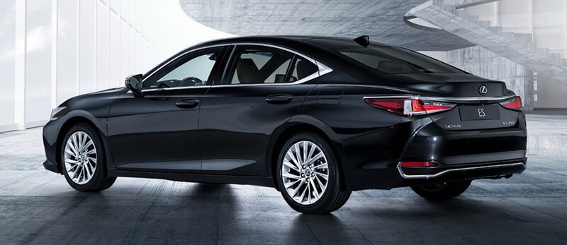 Transfer from/to the airport in Warsaw by Lexus ES Business Class