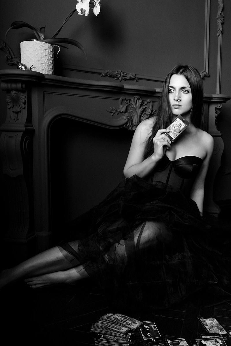 Таролог. Эротико-драматический фотограф Маруся Скоробогатова