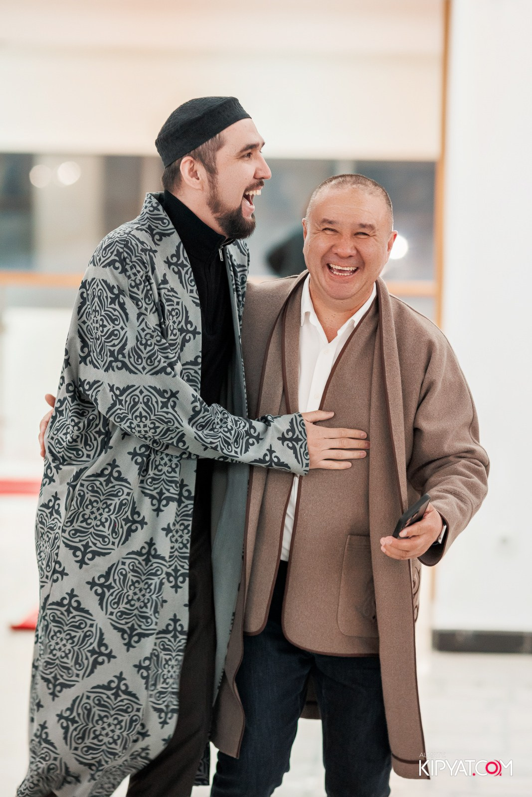 FASHION ПОКАЗ, КАЗАХСКОЙ НАЦИОНАЛЬНОЙ ОДЕЖДЫ. КИПЯТКОМ АЛМАТЫ!