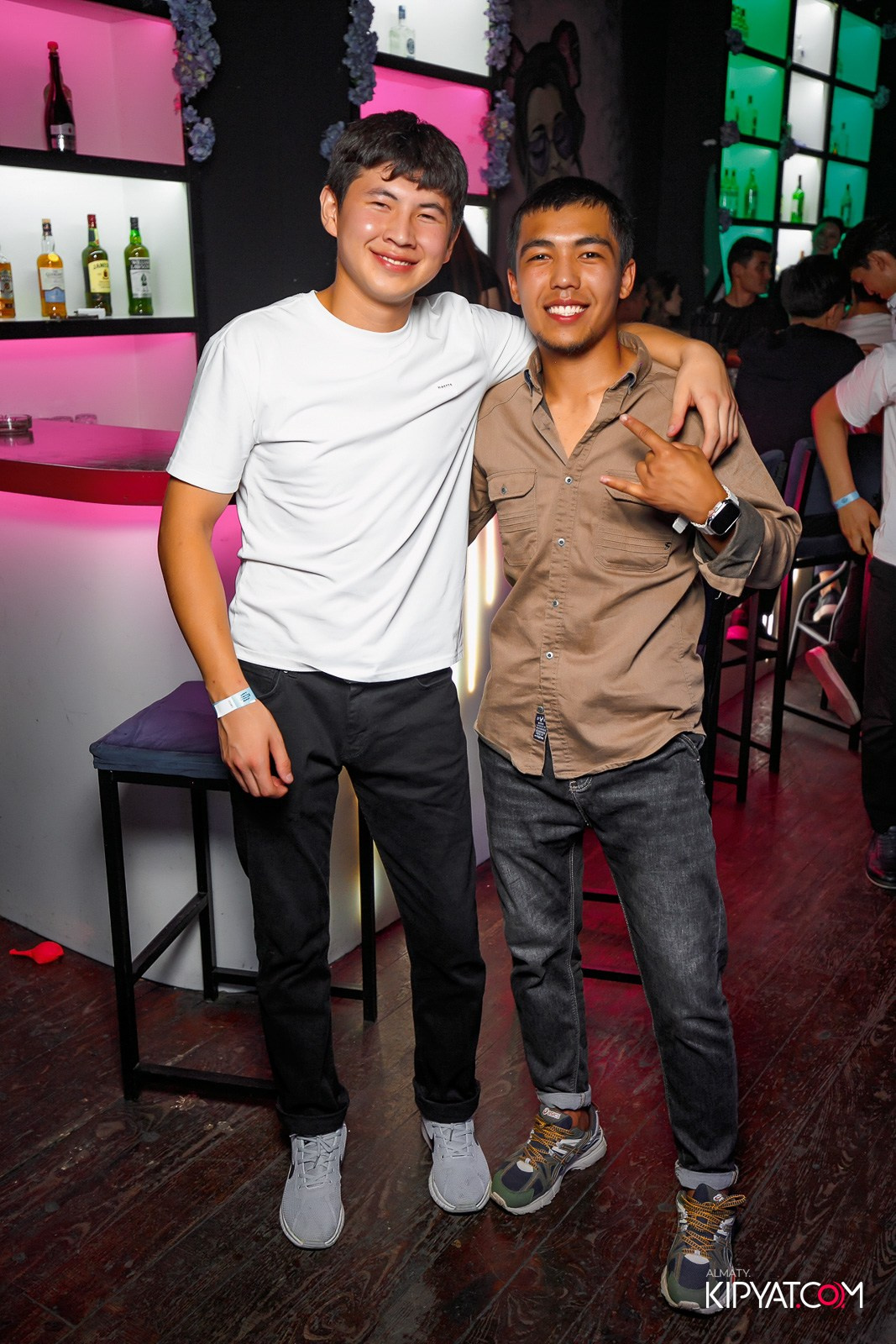 UYAT EMES BAR. КИПЯТКОМ АЛМАТЫ!