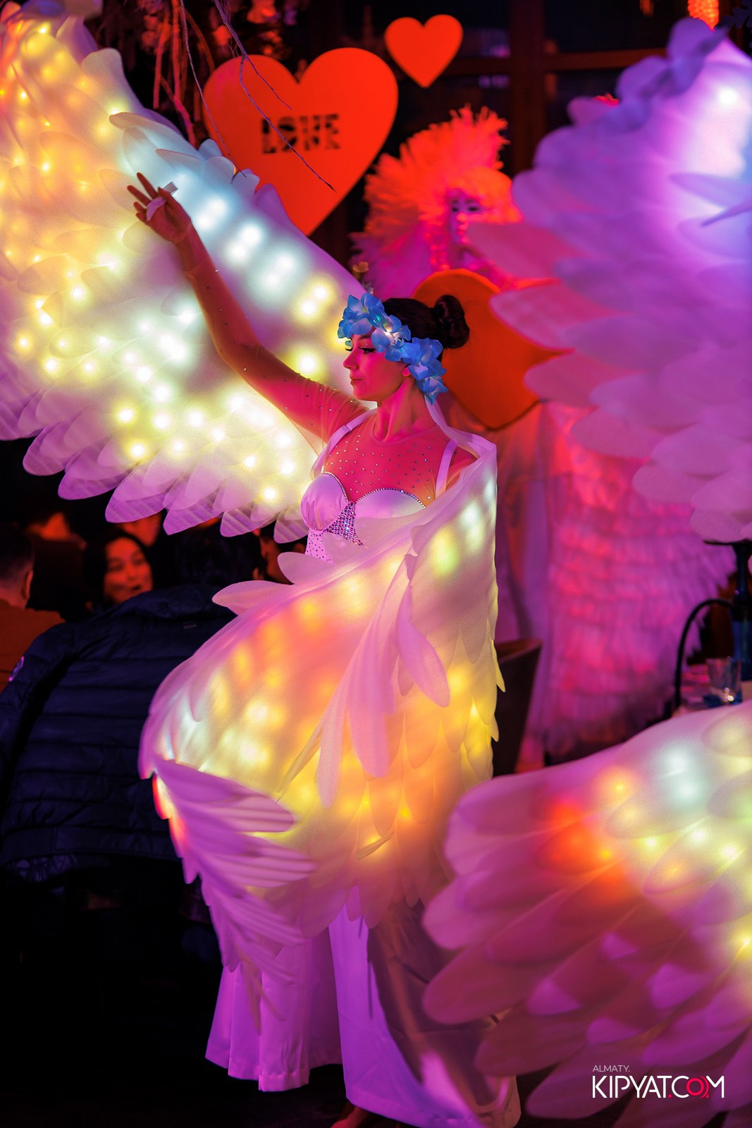 FRIENDS BAR & TERRACE. КИПЯТКОМ АЛМАТЫ!