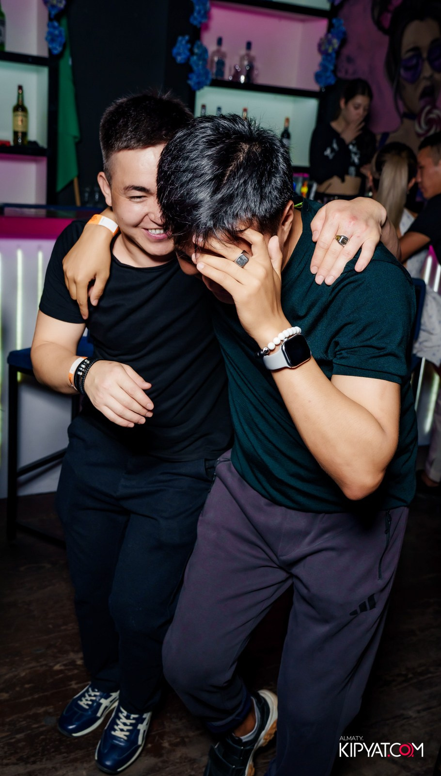 UYAT EMES BAR. КИПЯТКОМ АЛМАТЫ!