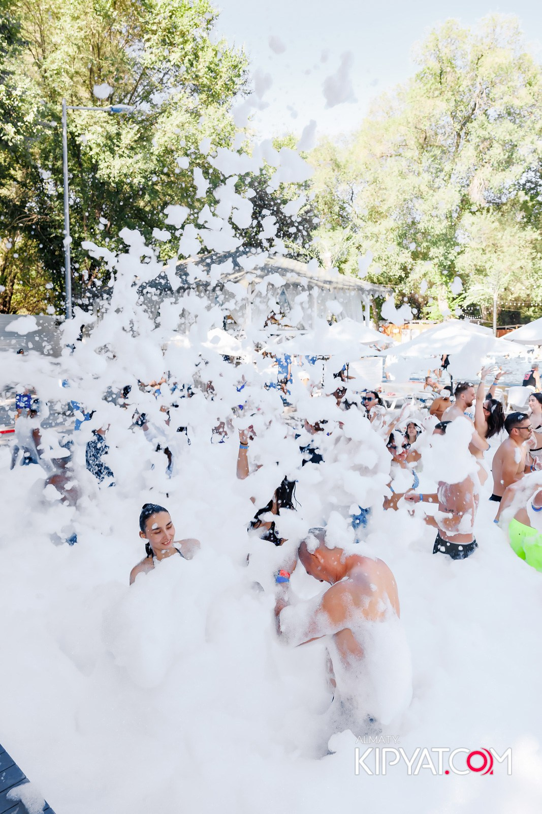ПЕННАЯ ВЕЧЕРИНКА/ДЫМОВОЕ ШОУ/БАССЕЙН DELIGHT POOL. КИПЯТКОМ АЛМАТЫ!