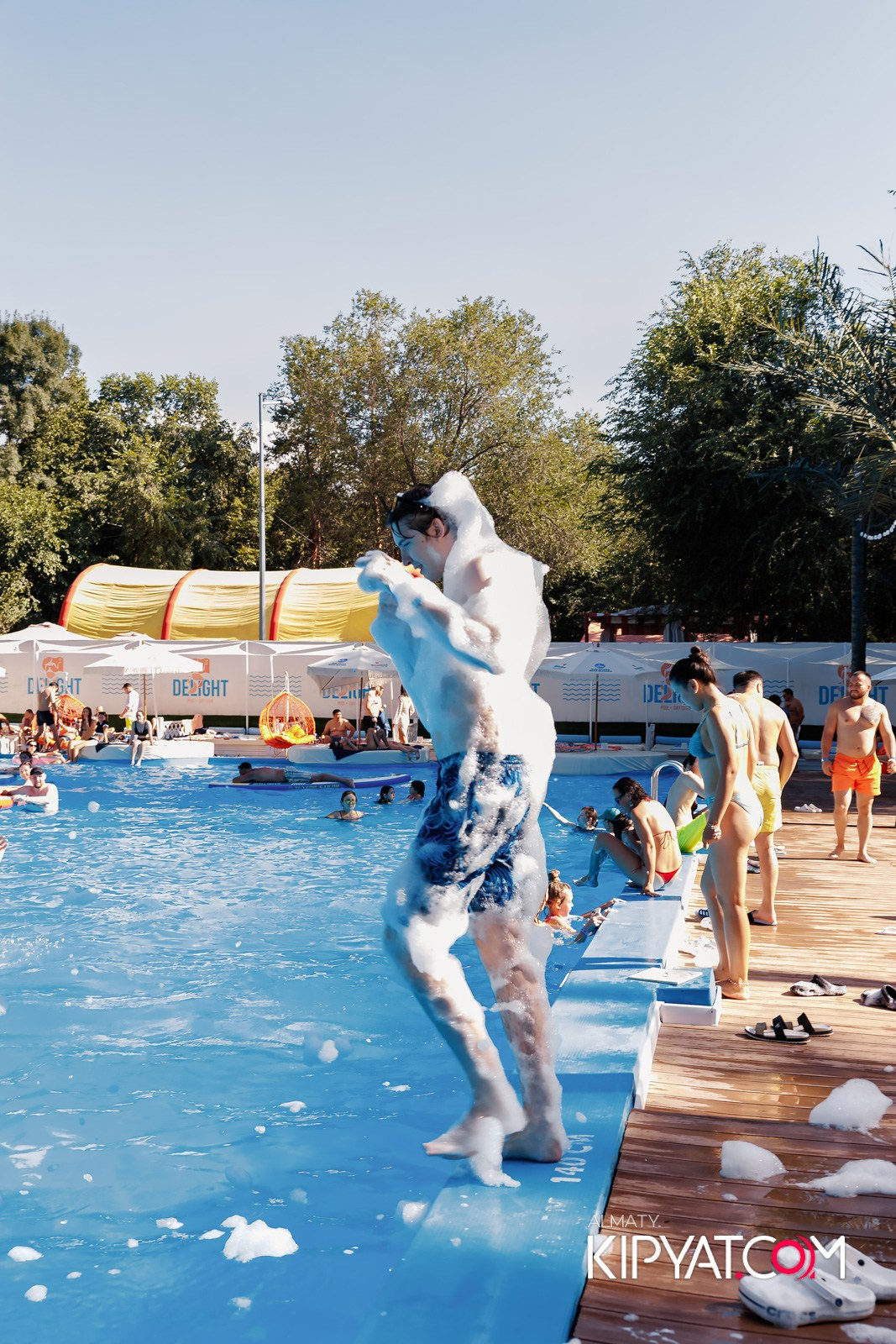 ПЕННАЯ ВЕЧЕРИНКА/ДЫМОВОЕ ШОУ/БАССЕЙН DELIGHT POOL. КИПЯТКОМ АЛМАТЫ!