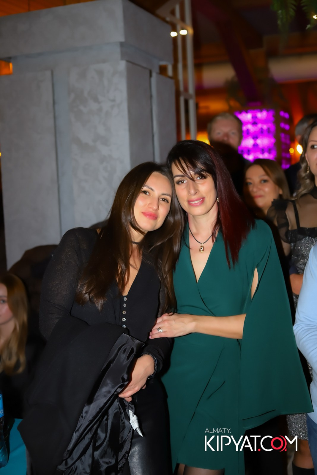 ГРУЗИНСКИЙ ДВОР НА КАБАНБАЙ БАТЫРА. КИПЯТКОМ АЛМАТЫ!