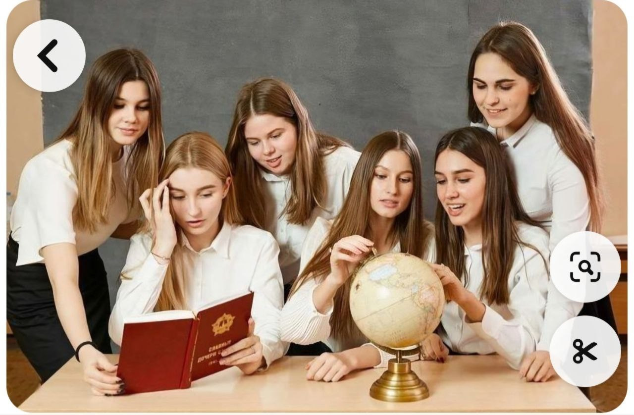 Примеры позировок для школьного альбома в старших классах. Фотограф в Шелехове, лучшие выпускные альбомы в Шелехове