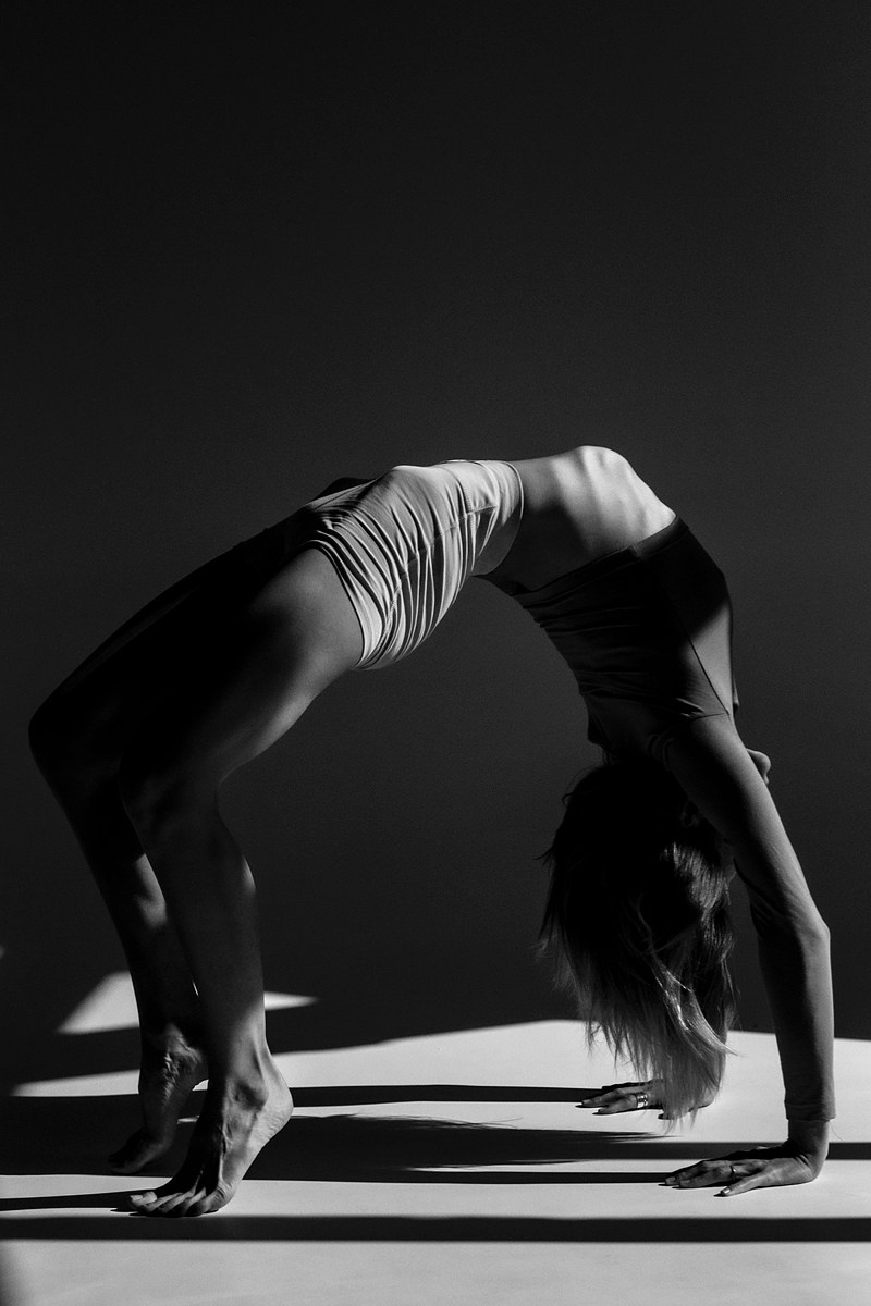 Преподаватель йоги. Эротико-драматический фотограф Маруся Скоробогатова