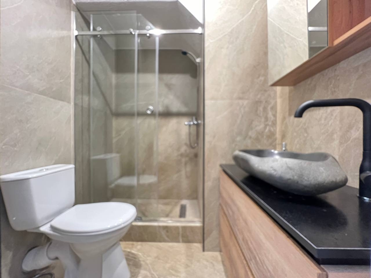 Классная двухуровневая квартира с потрясающим видом на город, со своей парковкой. Квартиры посуточно, длительно в Сочи, LARA APART GROUP