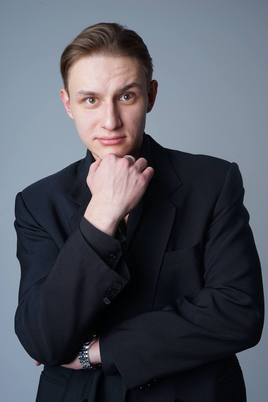 Ведущий Данил Шушлебин