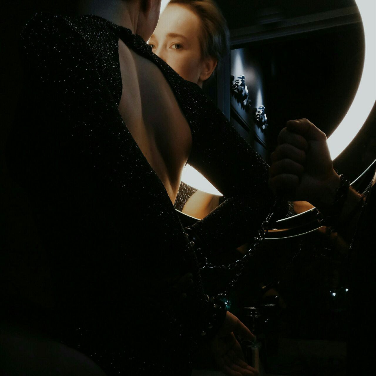 Современная концептуальная фотография о теле, уязвимости и идентичности. Визуальная практика на стиле честности, пост-иронии и искусства.Рекламная фотография, Концептуальная фотография, Современный художник, Психология, Коммерческий фотограф, Репортажный фотограф, Стрит фотография, Арт, Сюрреализм, Мобильная фотография, Снято на айфон, Дима Бурза