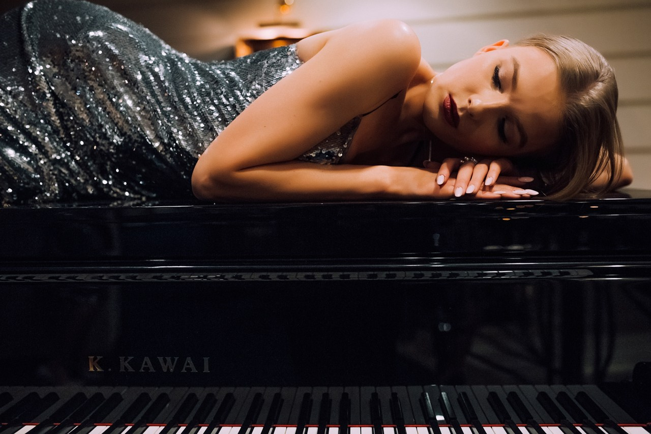 Современная концептуальная фотография о теле, уязвимости и идентичности. Визуальная практика на стиле честности, пост-иронии и искусства.Рекламная фотография, Концептуальная фотография, Современный художник, Психология, Коммерческий фотограф, Репортажный фотограф, Стрит фотография, Арт, Сюрреализм, Мобильная фотография, Снято на айфон, Дима Бурза