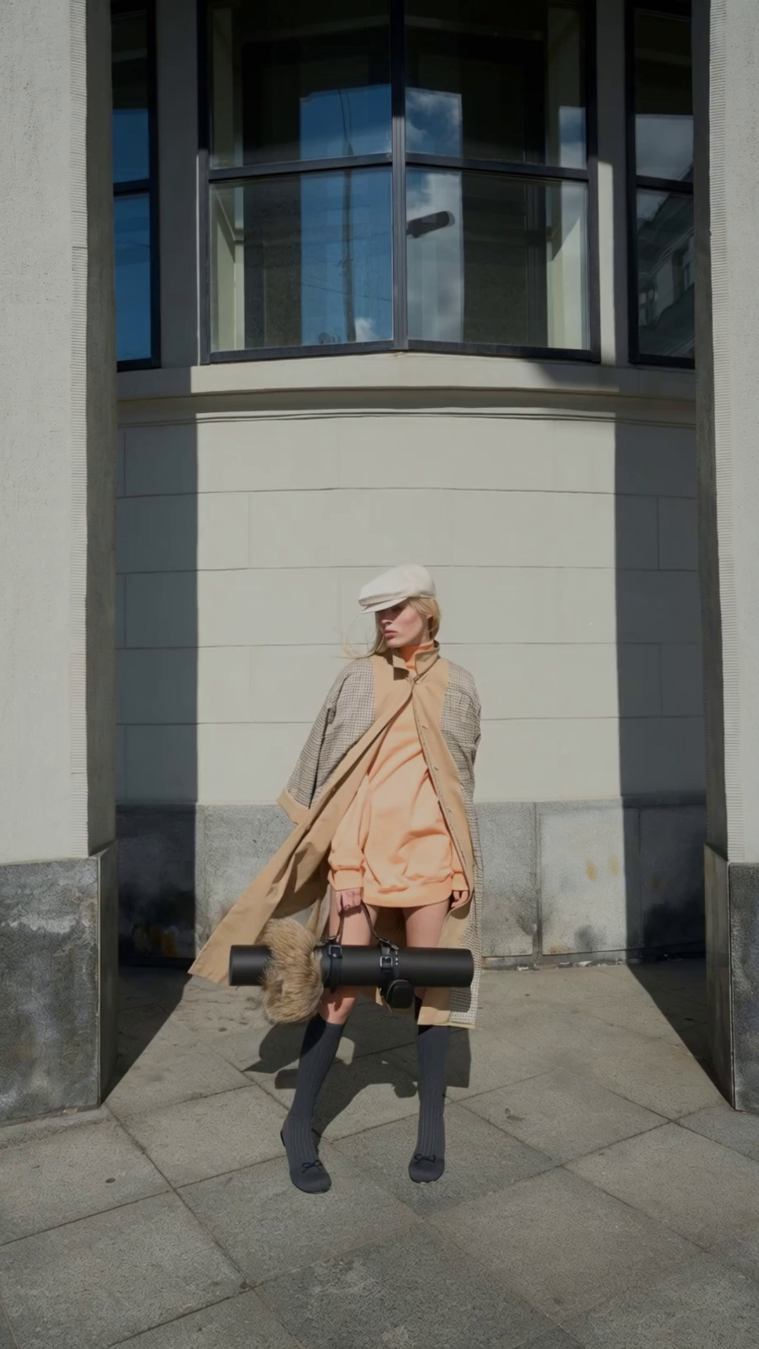 AI. Я Саша, креативный продюсер и арт-директор из Москвы. Придумываю, собираю и запускаю визуальные проекты