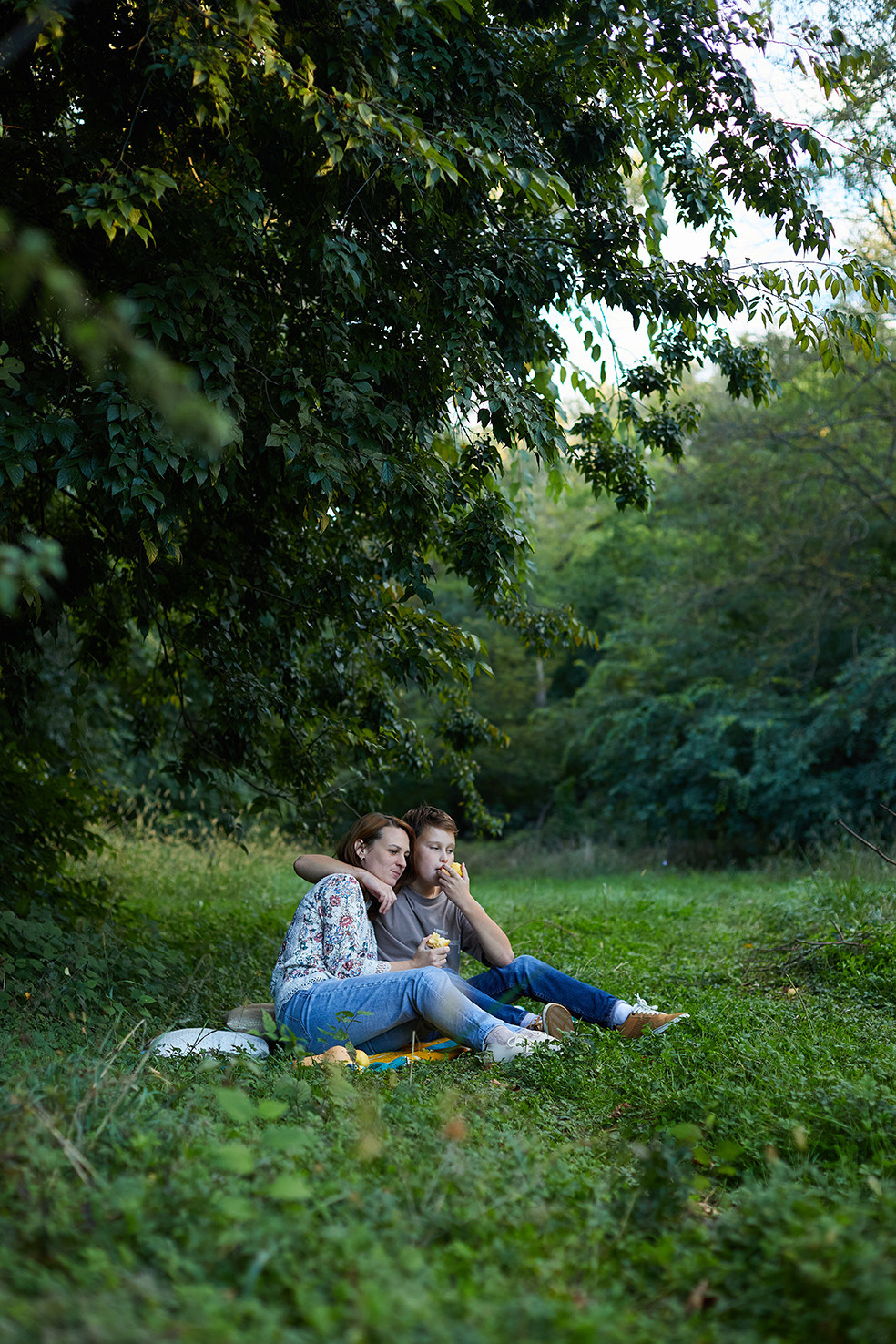 Мама и сын на пикнике. Фотограф. Тимашевск. Кубань. Краснодарский край.