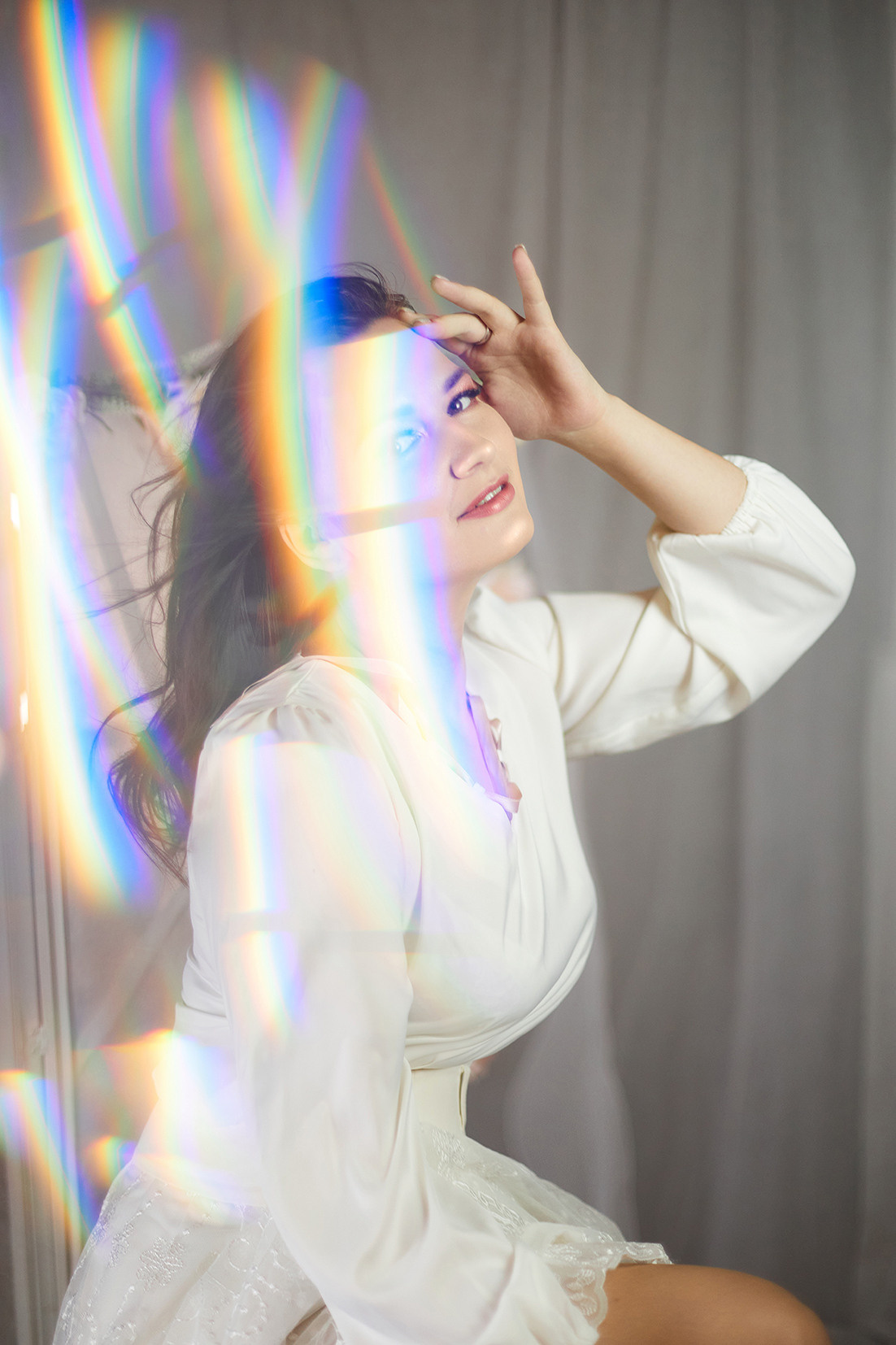 Девушка в белой одежде на нежном белом фоне. Фотограф. Тимашевск. Кубань. Краснодарский край.