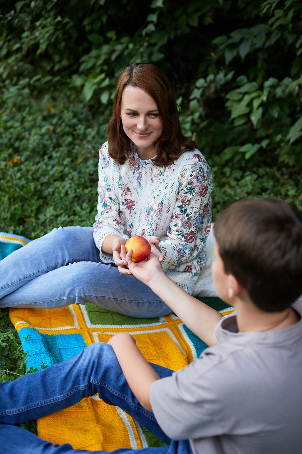 Мама и сын на пикнике. Фотограф. Тимашевск. Кубань. Краснодарский край.