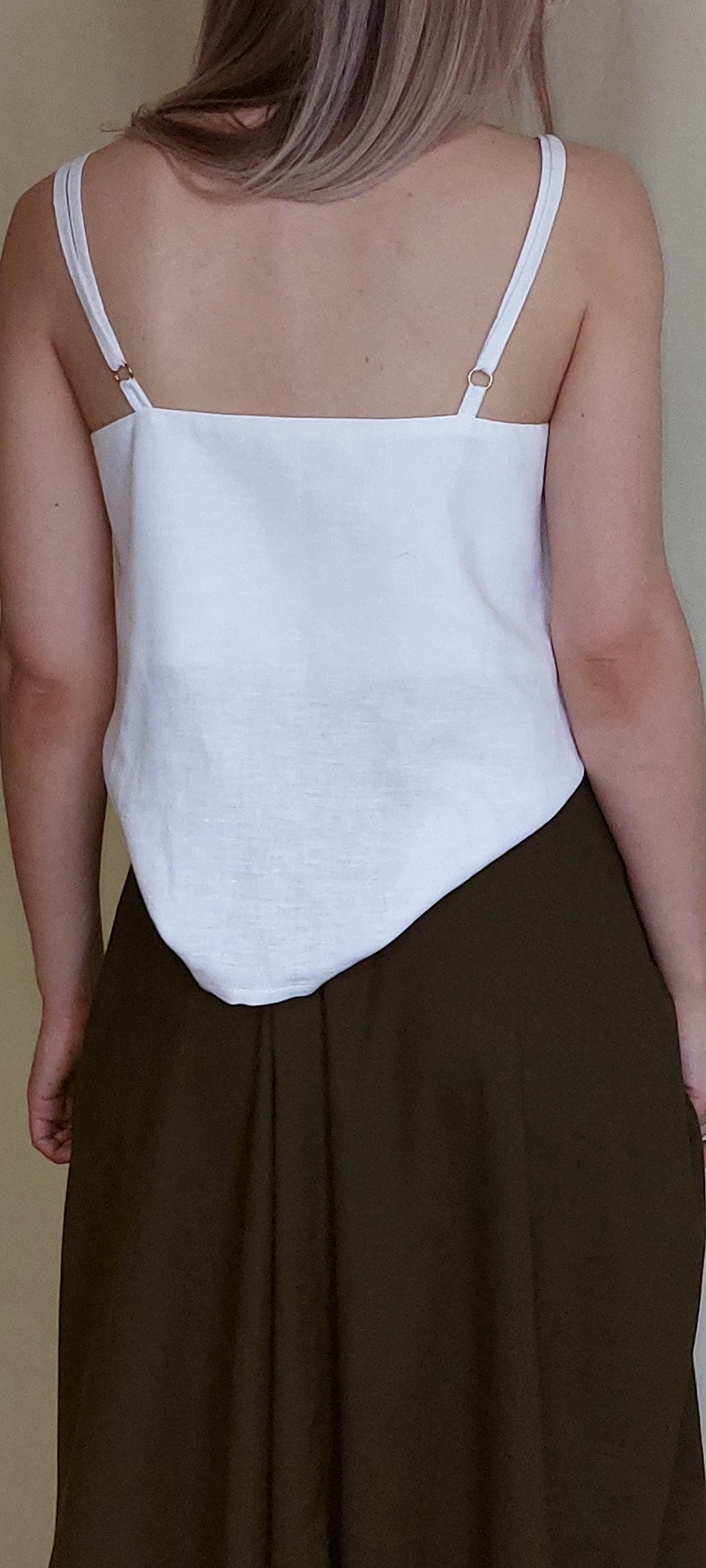 Льняной топ. Цвет - белый. Размеры - 40, 42, 44, 46, 48, 50. Цена - 2200 руб.