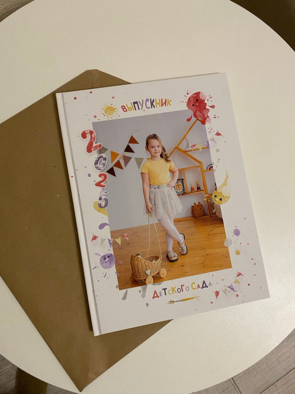 Примеры готовых альбомов. Выпускные альбомы в Томске. Леднева Олеся