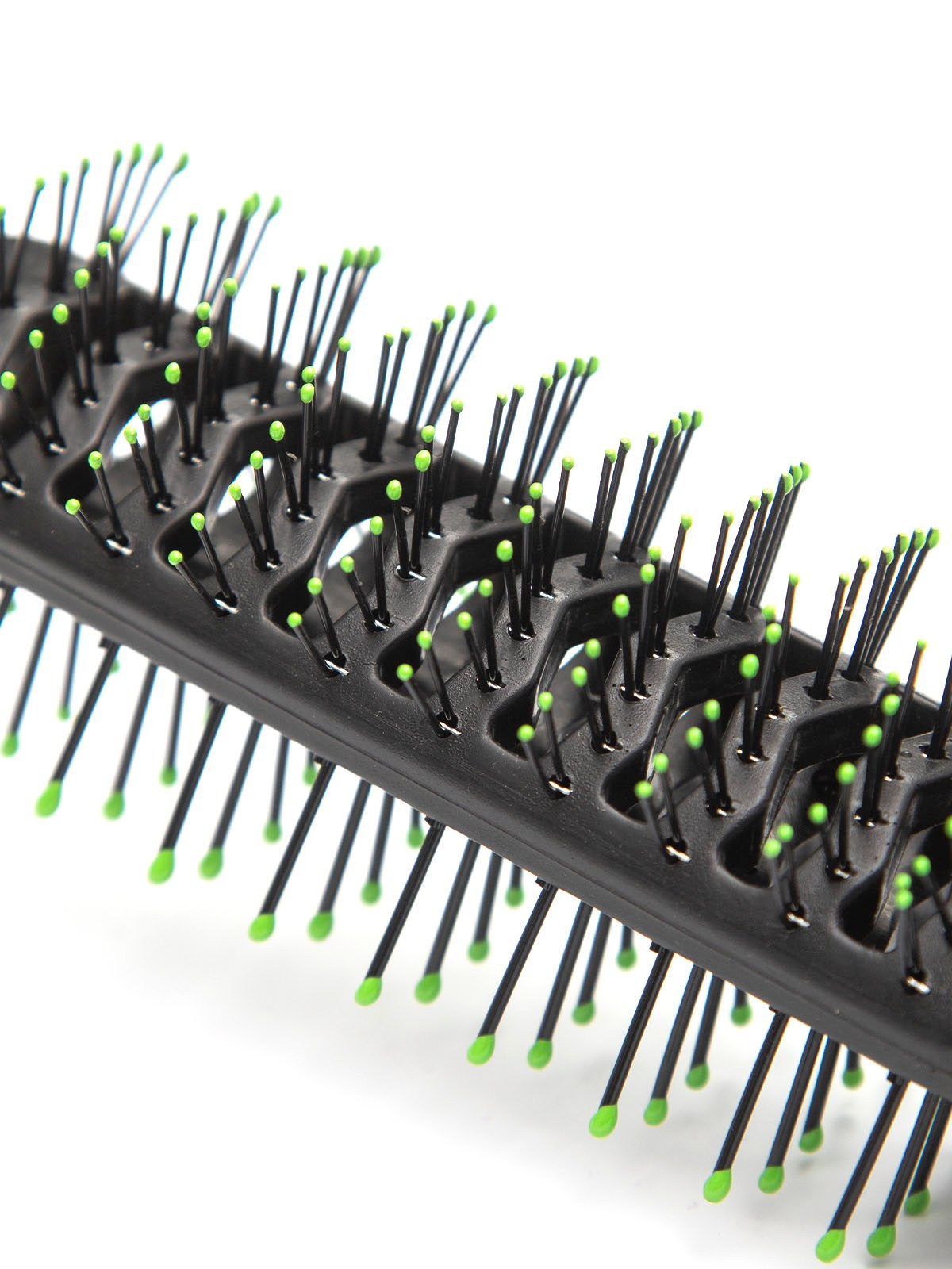 Предметная съёмка — профессиональная расчёска Hairshop с зелёными зубцами.