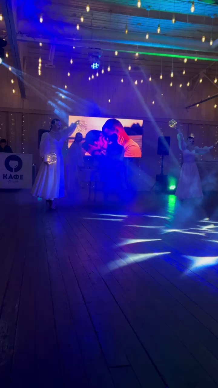 Вынос торта на свадьбе Романа и Софии. Танцевальная шоу-группа «GRANAT»