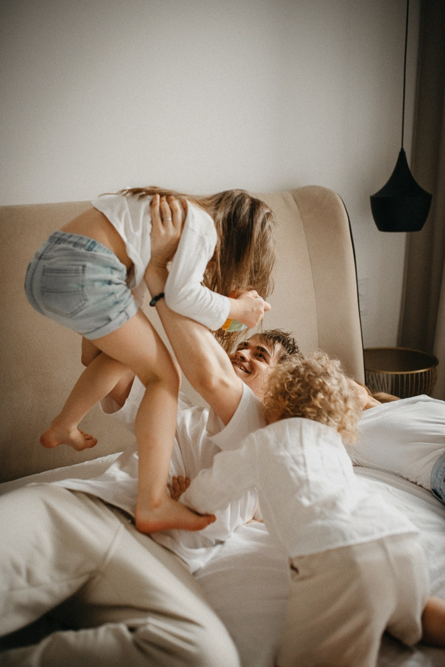 Костя, Яна, Кристина, Леон | дома