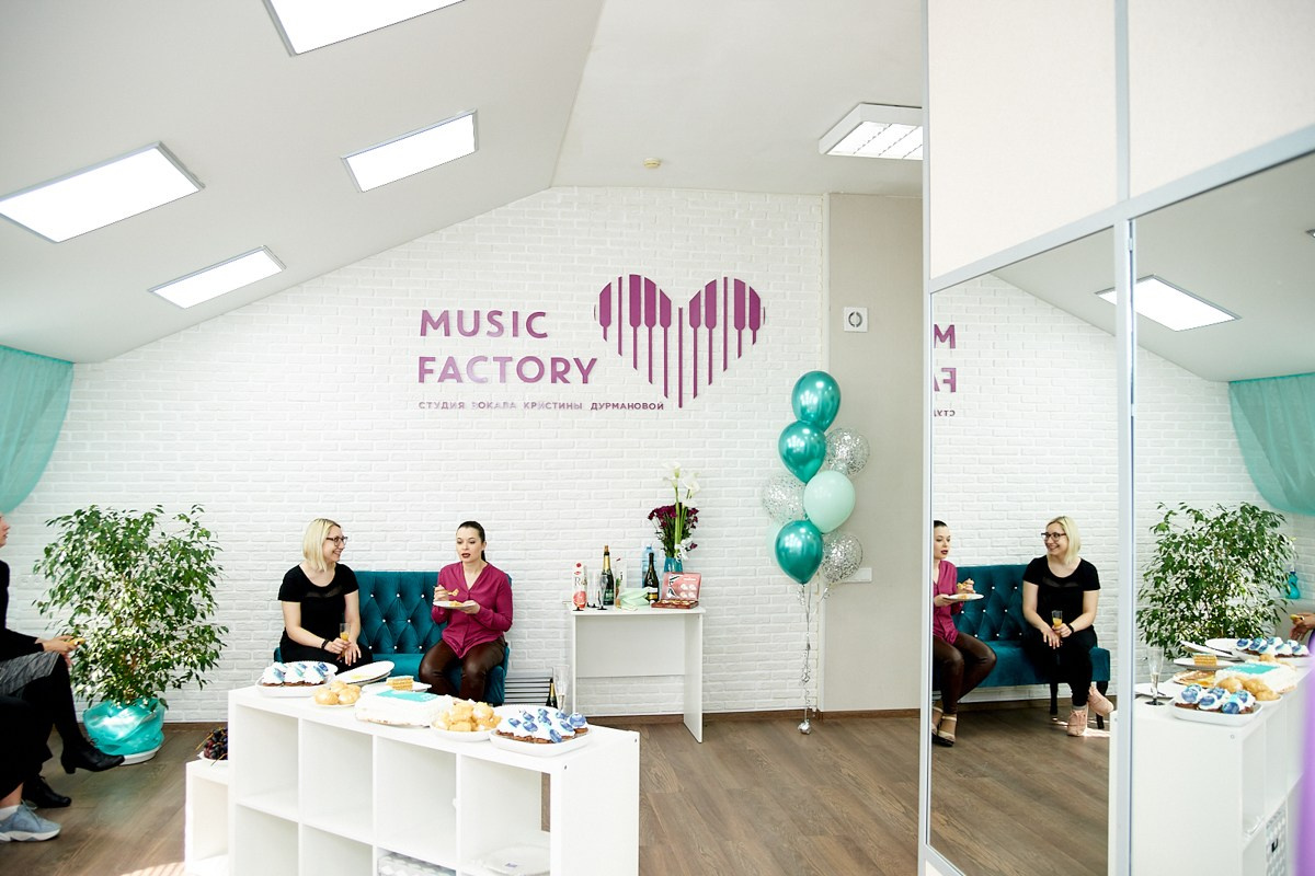 Репортаж с открытия школы вокала Кристины Дурмановой. Репортажный и женский фотограф в Новосибирске