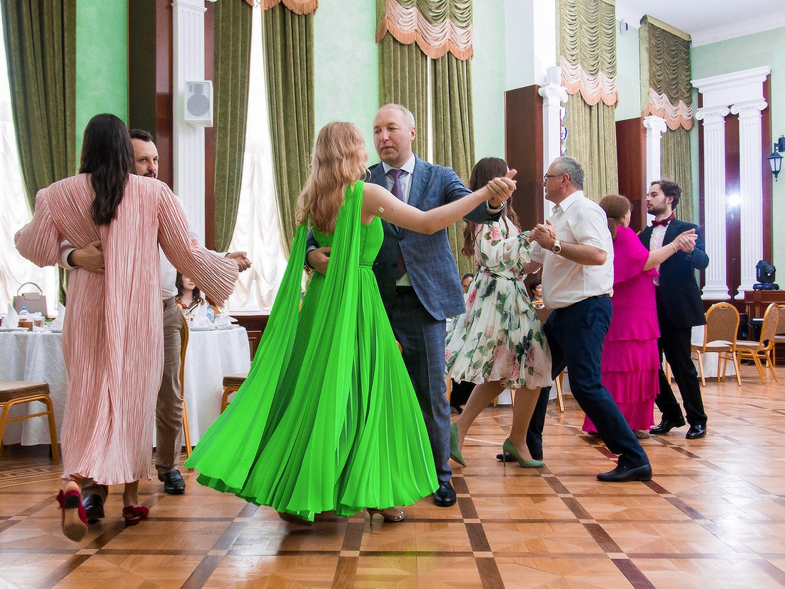 Выпускной в гимназии «Василиада». Репортажный фотограф Борис Геер