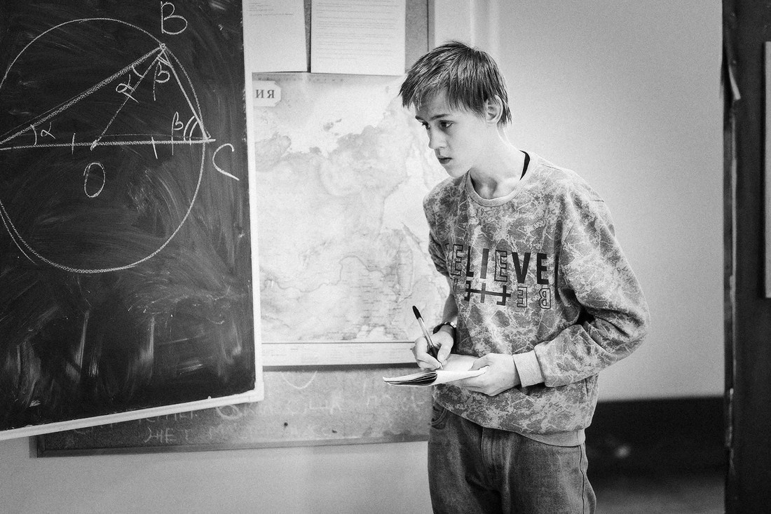 Фоторепортаж со школьного урока 4-го класса. Репортажный фотограф Борис Геер