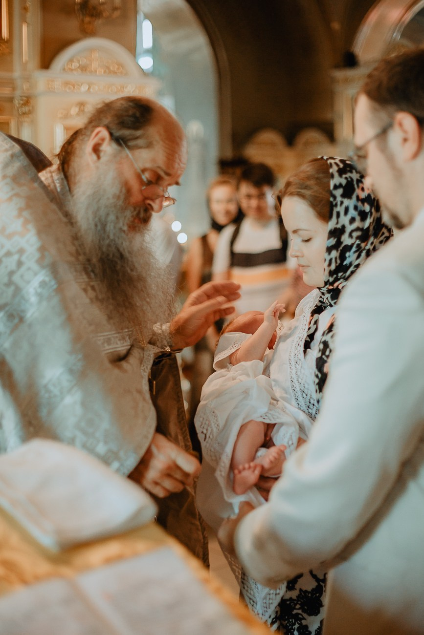 Крещение в Храме Девяти Мучеников Кизических: съёмка таинства | Фотограф Арсений Юревич