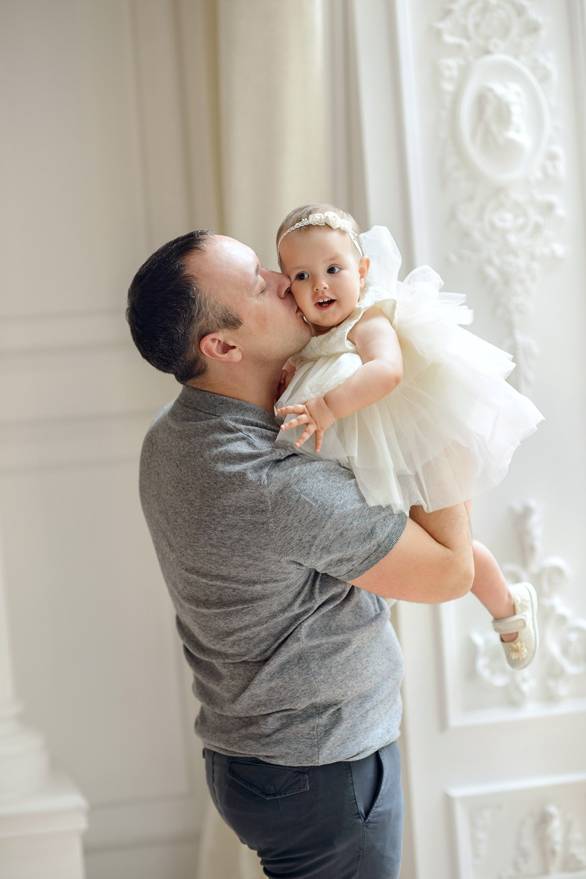 dad and daughter, Photo shoot in the studio in the spring