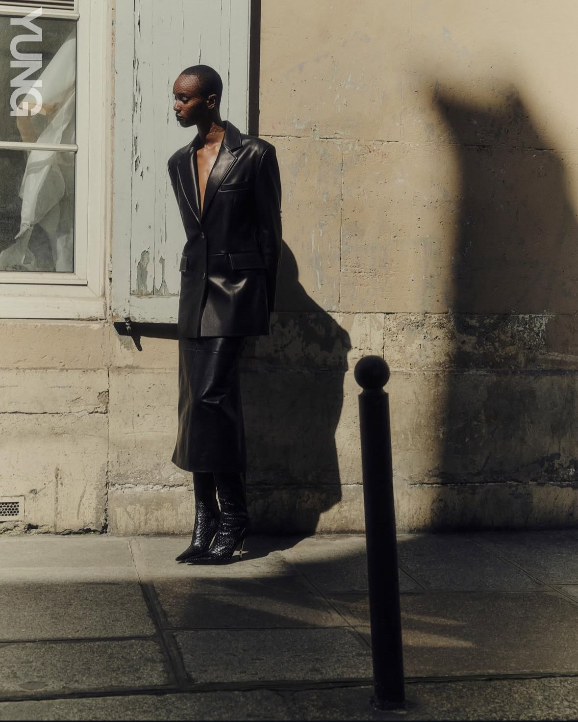 The YUNG magazine. Retoucher