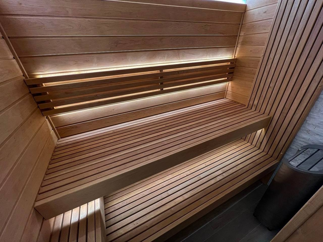 Дизайнерская реечная сауна в Лисьем Носу: уникальная концепция, материалы и оборудование — единственная в своем роде. SaunaTopMasters
