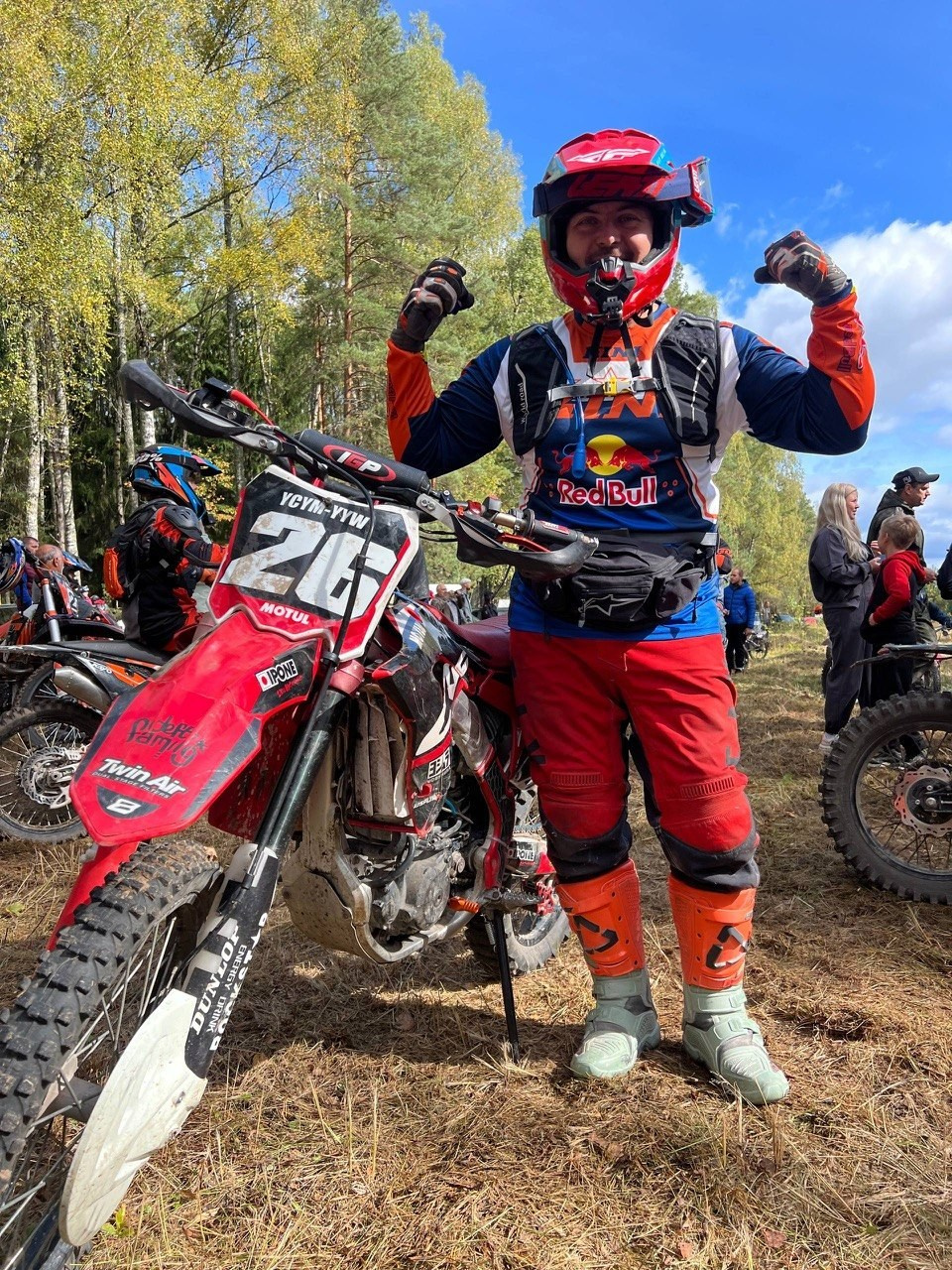 Наш инструктор на прохватах с Романом Курбатовым. Профессиональный прокат эндуро мотоциклов и квадроциклов в г. Белгород