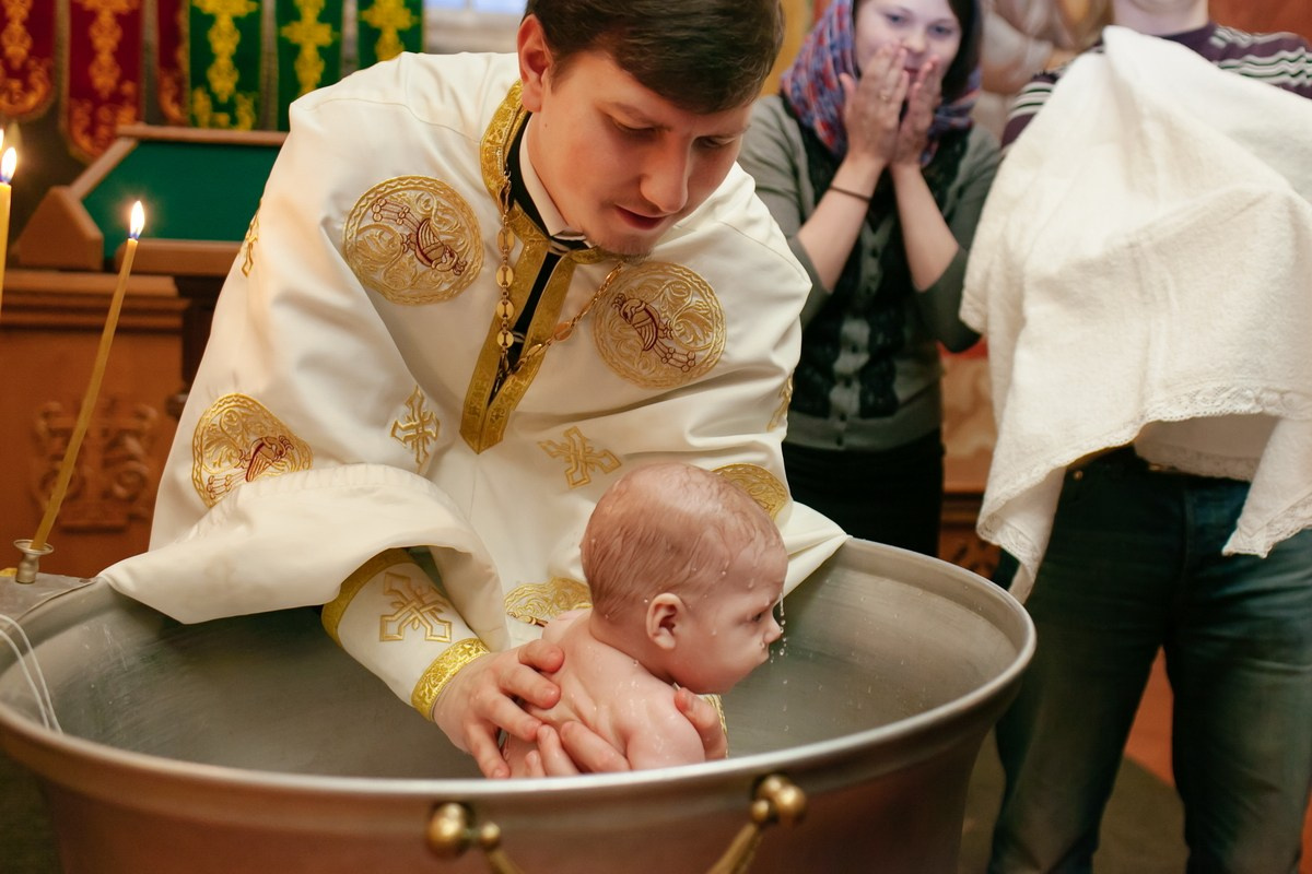 Крещение Казанская церковь Воскресенского Новодевичьего монастыря. Фотограф на крещение в Санкт Петербурге