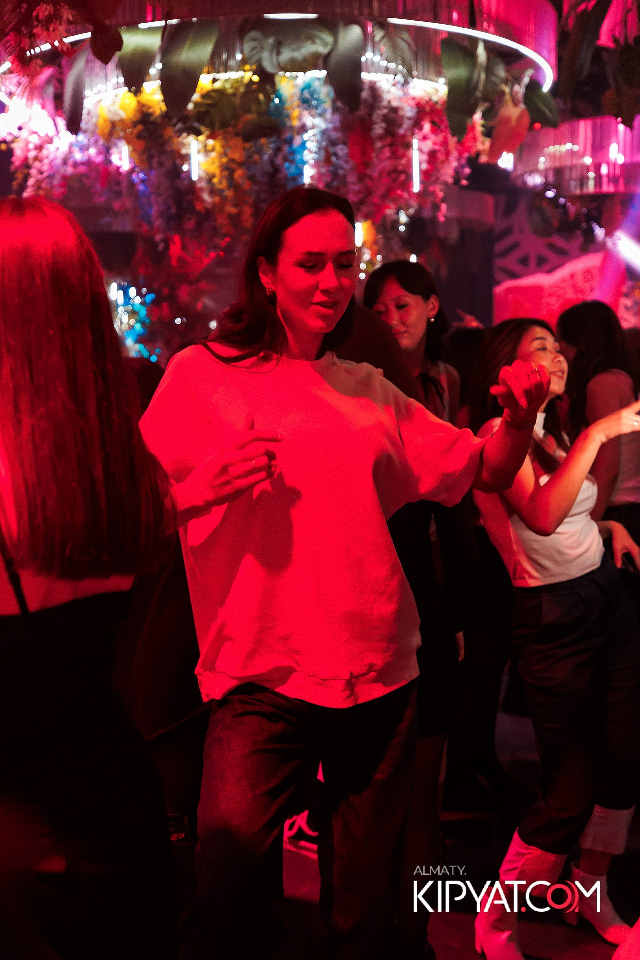 FRIENDS TERRACE & BAR. КИПЯТКОМ АЛМАТЫ! Фотосъемка мероприятий в Алматы