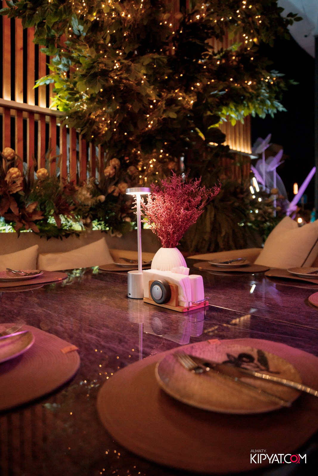 FRIENDS BAR & TERRACE. КИПЯТКОМ АЛМАТЫ!