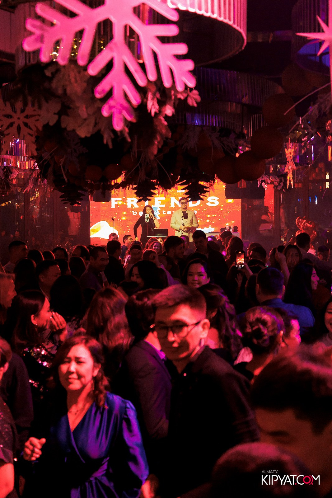 FRIENDS BAR & TERRACE. КИПЯТКОМ АЛМАТЫ! Фотосъемка мероприятий в Алматы