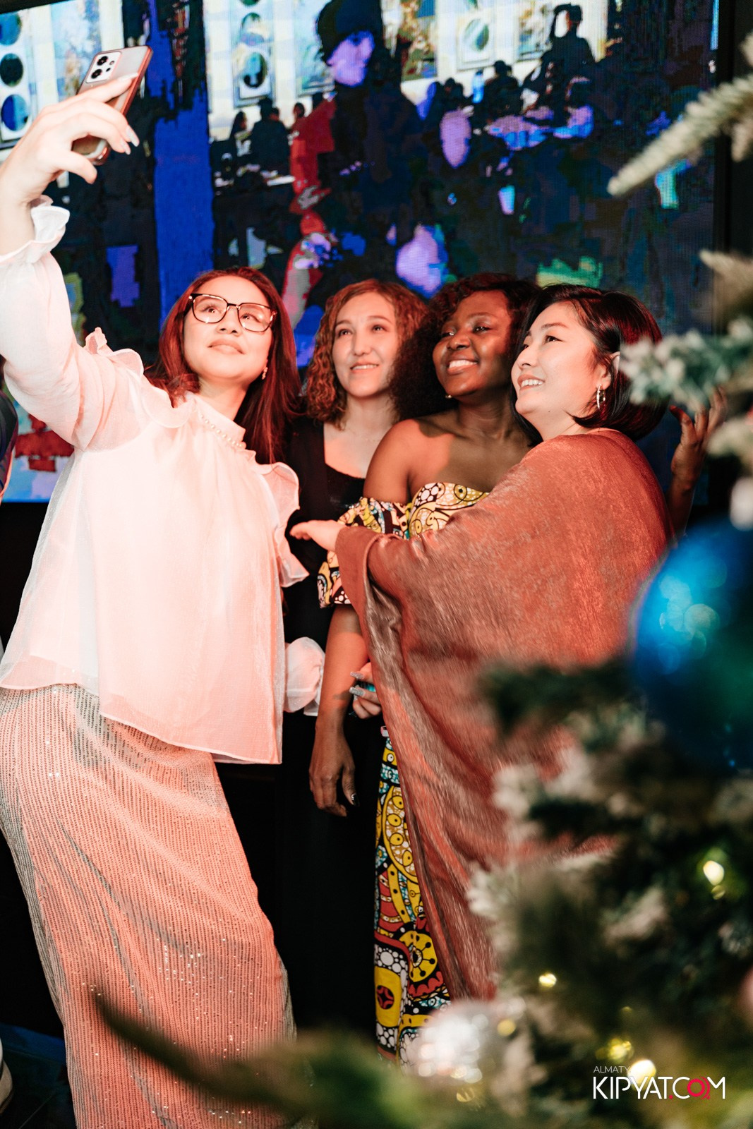 КАФЕ ЖАСМИН НА ЯССАУИ. КИПЯТКОМ АЛМАТЫ!