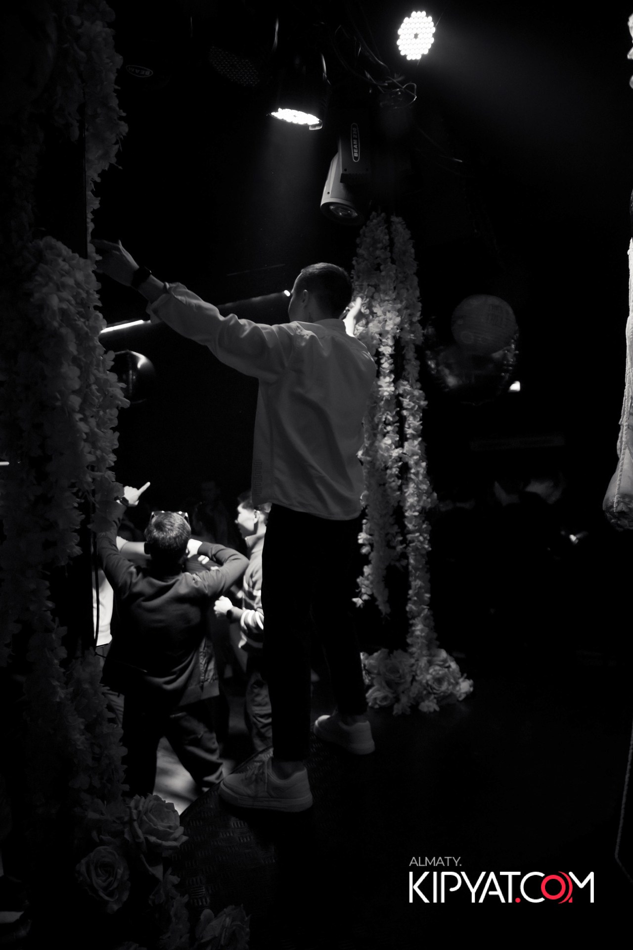 UYAT EMES BAR. КИПЯТКОМ АЛМАТЫ!