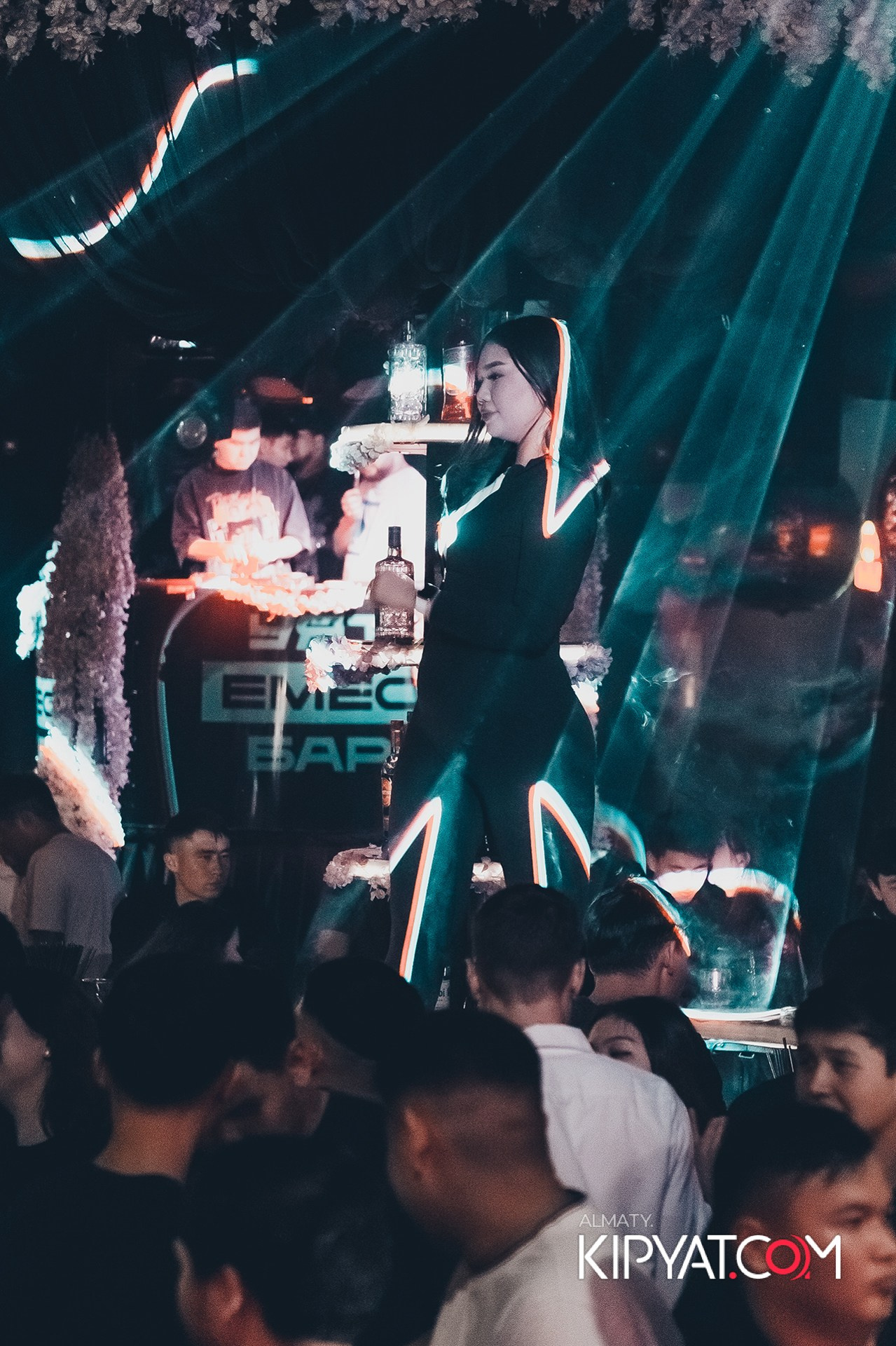 UYAT EMES BAR. КИПЯТКОМ АЛМАТЫ!