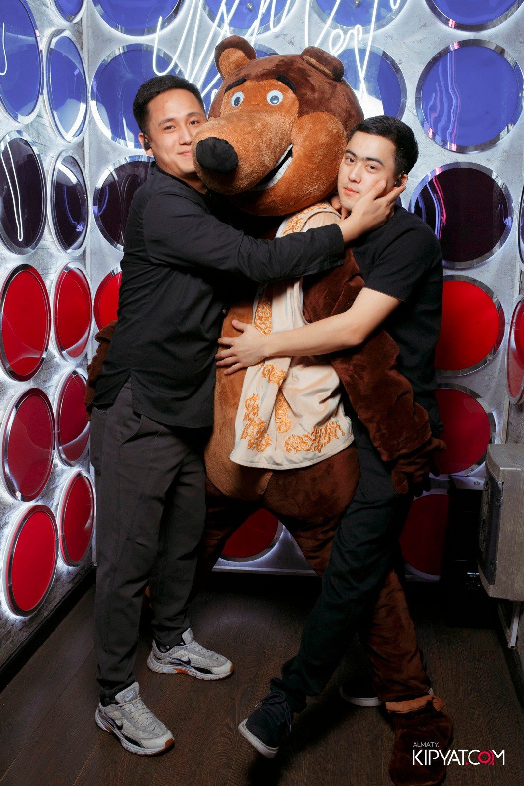 УХО И МЕДВЕДЬ НА ГАГАРИНА. КИПЯТКОМ АЛМАТЫ! Фотосъемка мероприятий в Алматы